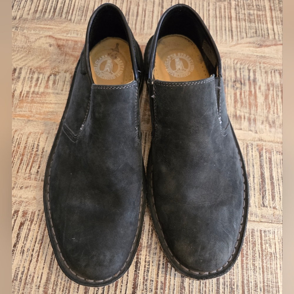 Clarks Black Loafers Sleek Slip-On Design
